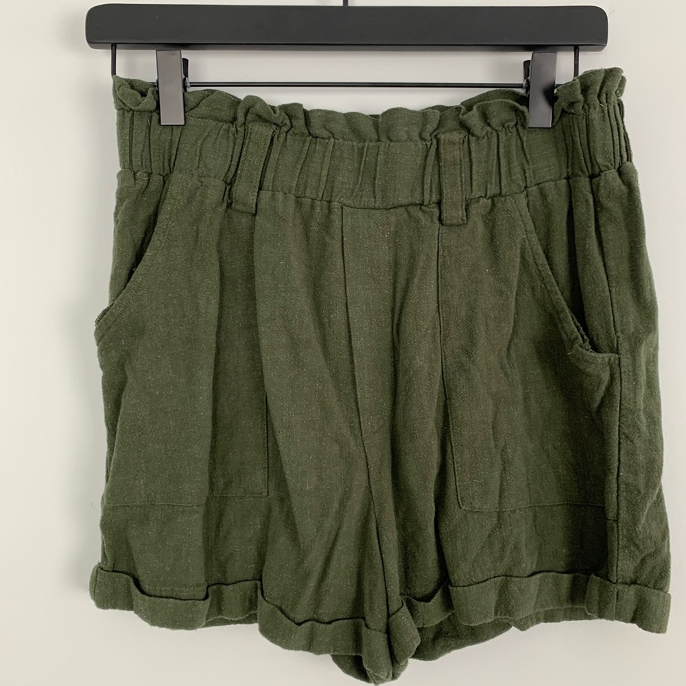 Aeropostale Size Medium Women’s Paperbag Olive Green Shorts, Elastic Waist